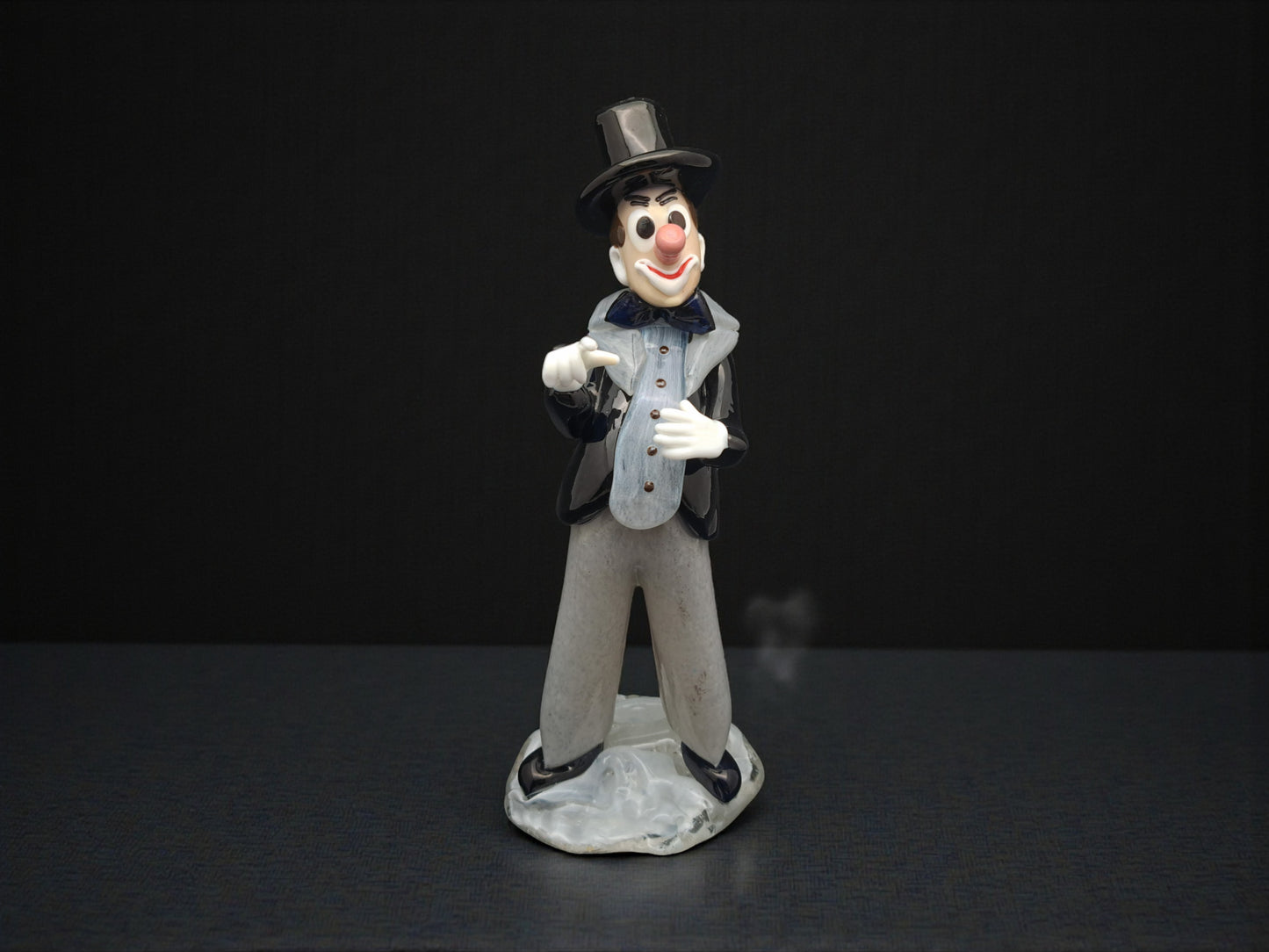 Statuette représentant un clown, en verre de Bohême