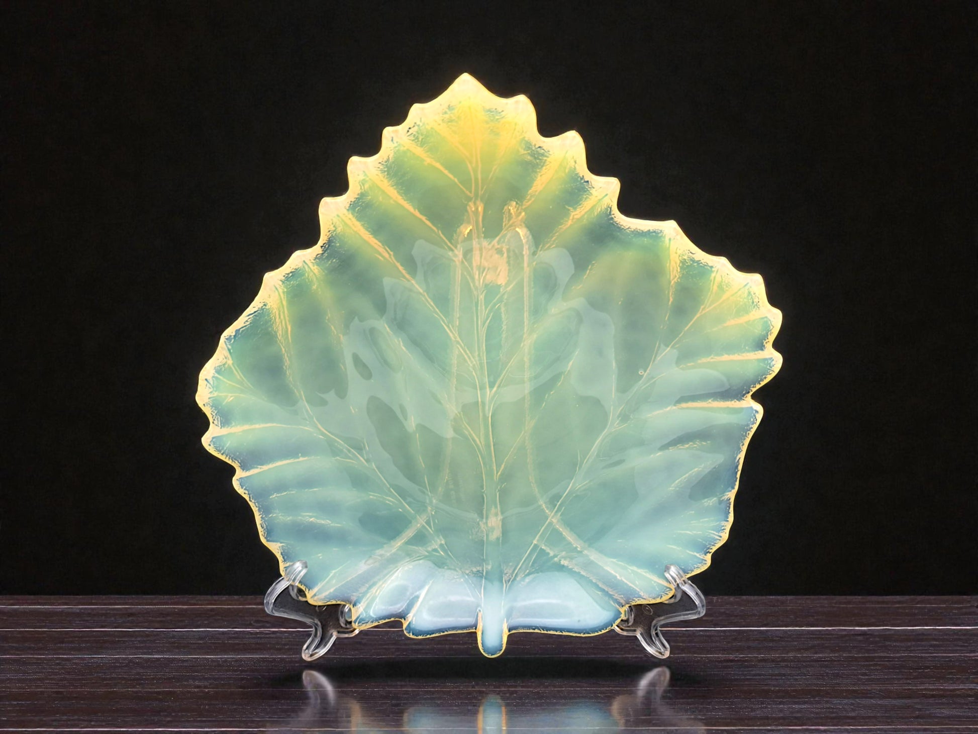 Centrotavola a forma di Foglia in Vetro di Murano Opalino Giallo, Yalos