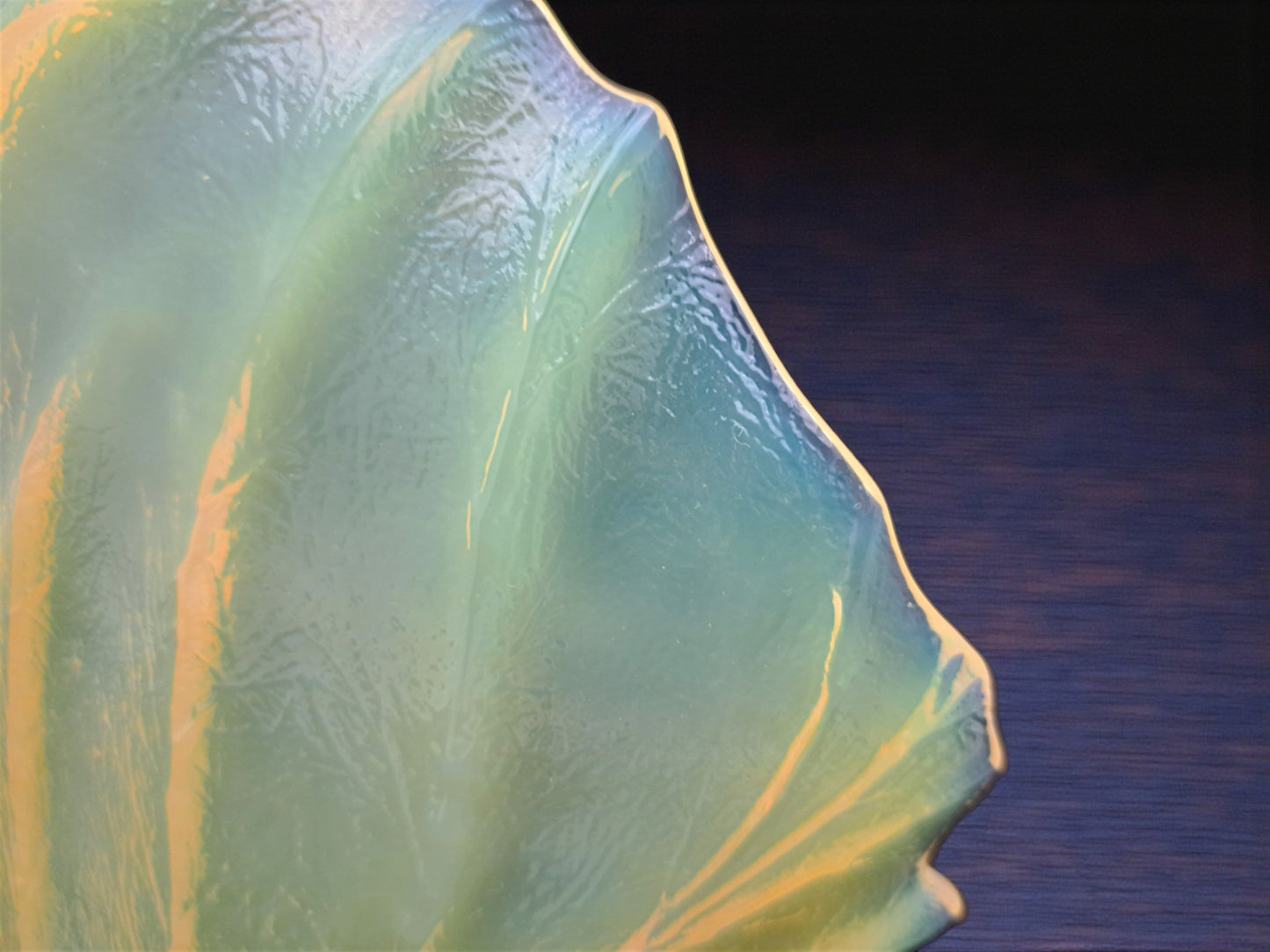 Centrotavola a forma di Foglia in Vetro di Murano Opalino Giallo, Yalos