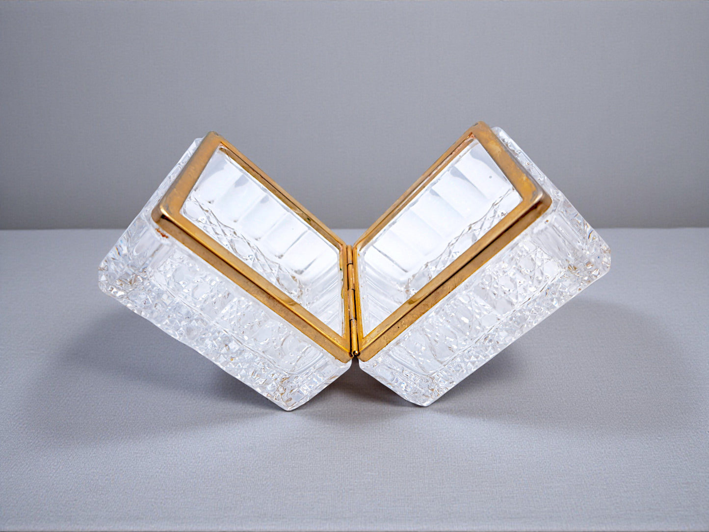 Portagioie a Cofanetto in Stile Baccarat, Cristallo e Metallo Dorato