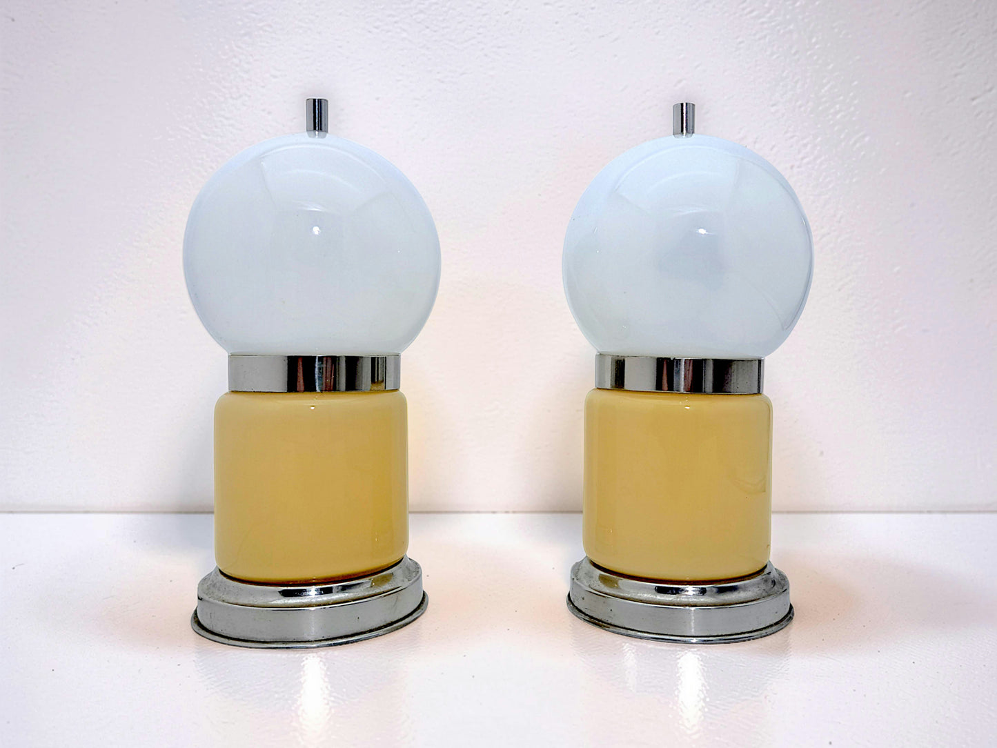 Coppia di Lampade in Vetro Opalino di Murano
