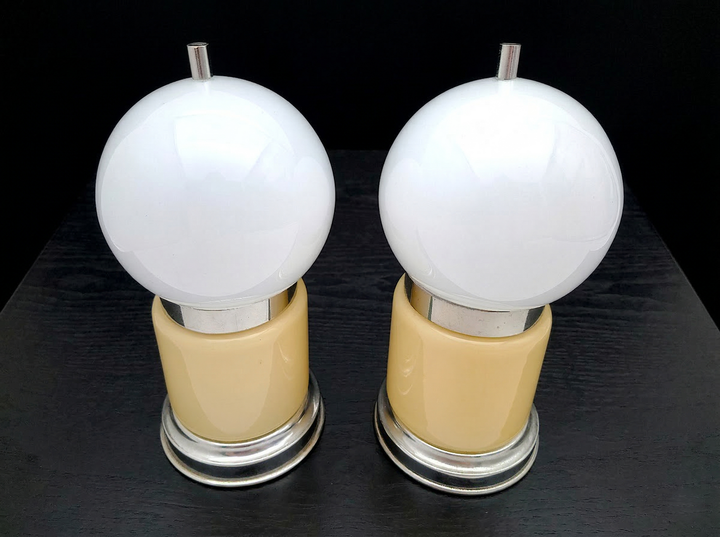 Coppia di Lampade in Vetro Opalino di Murano