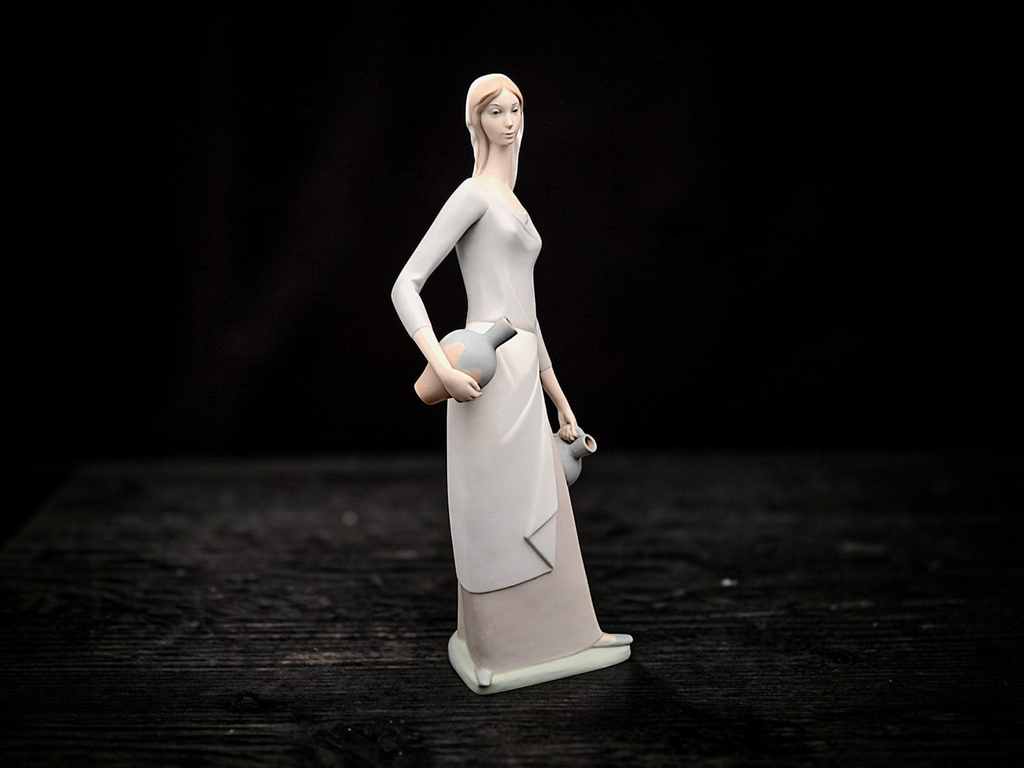 Statuina in Pocellana, Ancella, Nao, Gruppo Lladrò