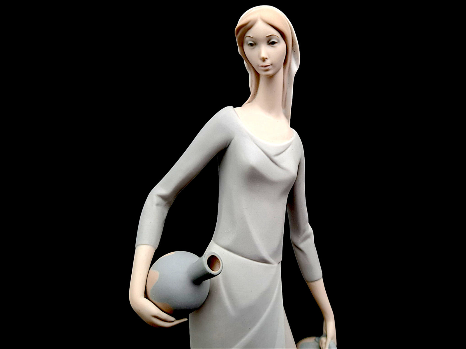 Statuina in Pocellana, Ancella, Nao, Gruppo Lladrò