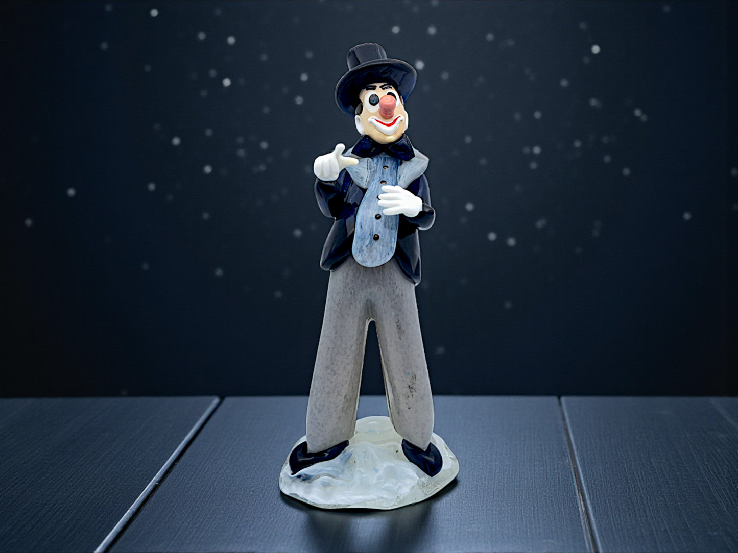 Statuette représentant un clown, en verre de Bohême