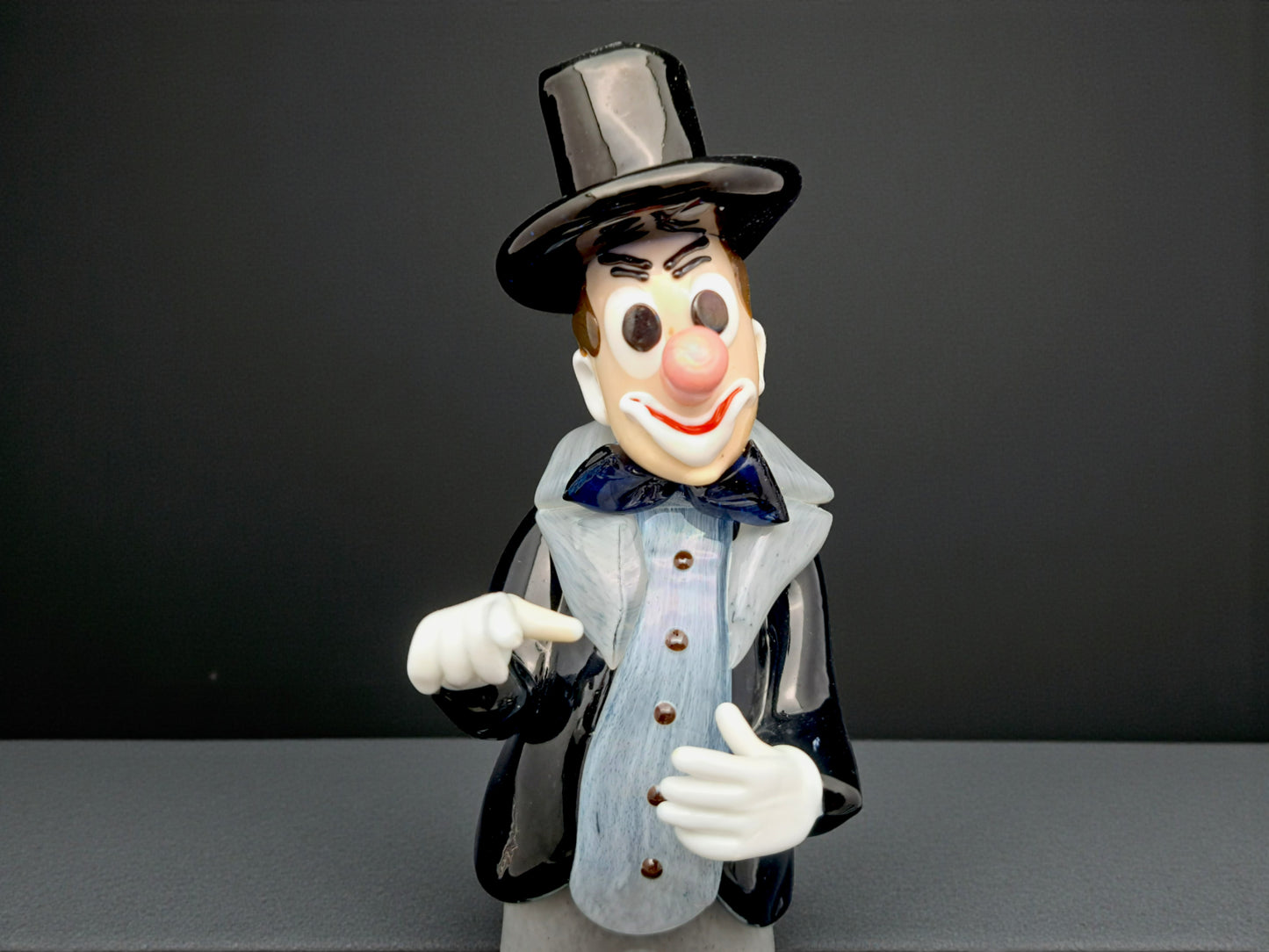 Statuette représentant un clown, en verre de Bohême