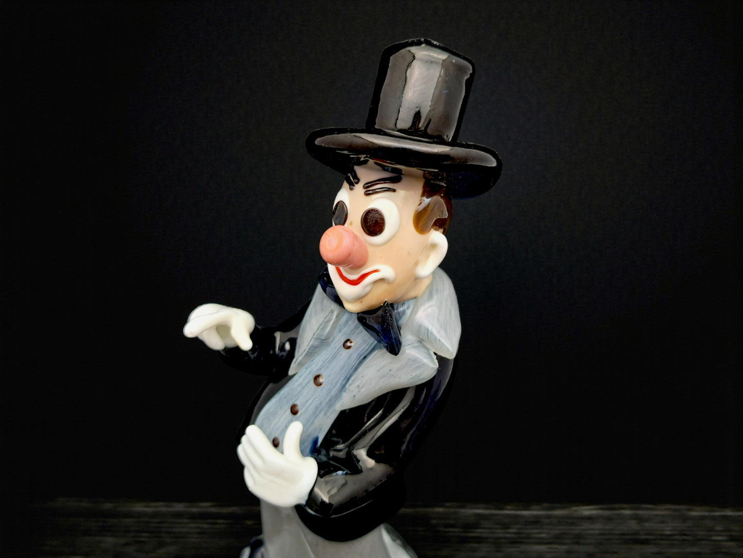 Statuette représentant un clown, en verre de Bohême