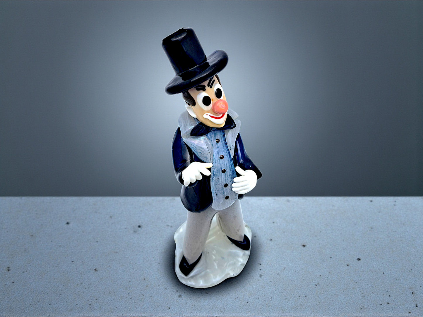 Statuette représentant un clown, en verre de Bohême