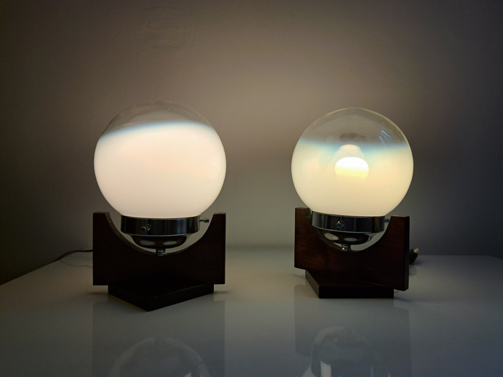 Coppia di Lampade in Vetro Opalino di Murano