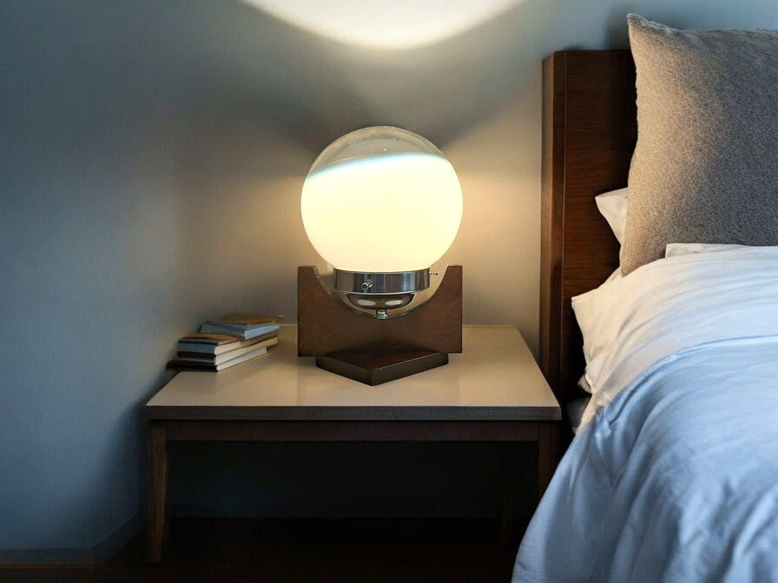 Coppia di Lampade in Vetro Opalino di Murano