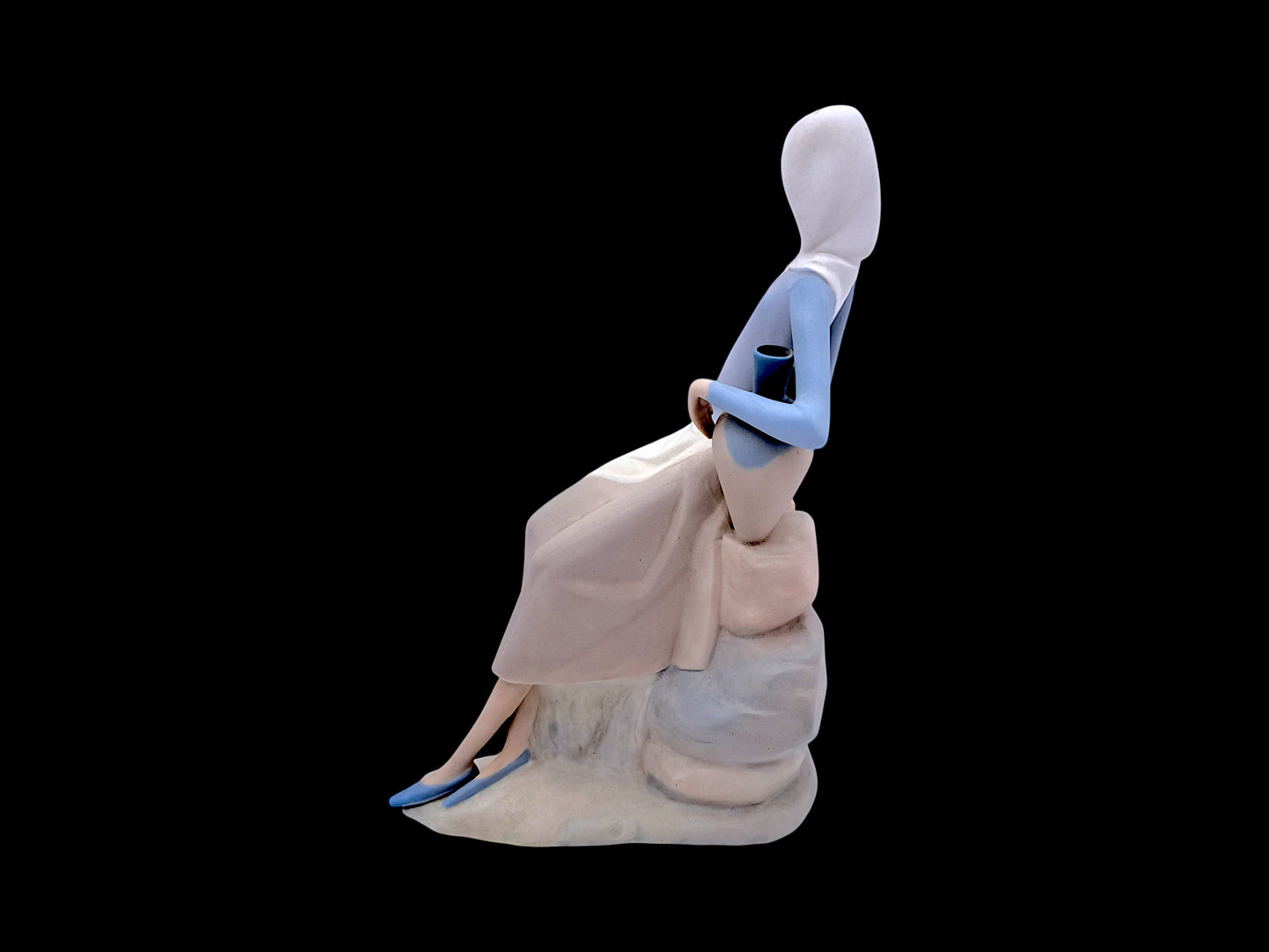 Statuina in Pocellana, Ancella Seduta, Nao, Gruppo Lladrò