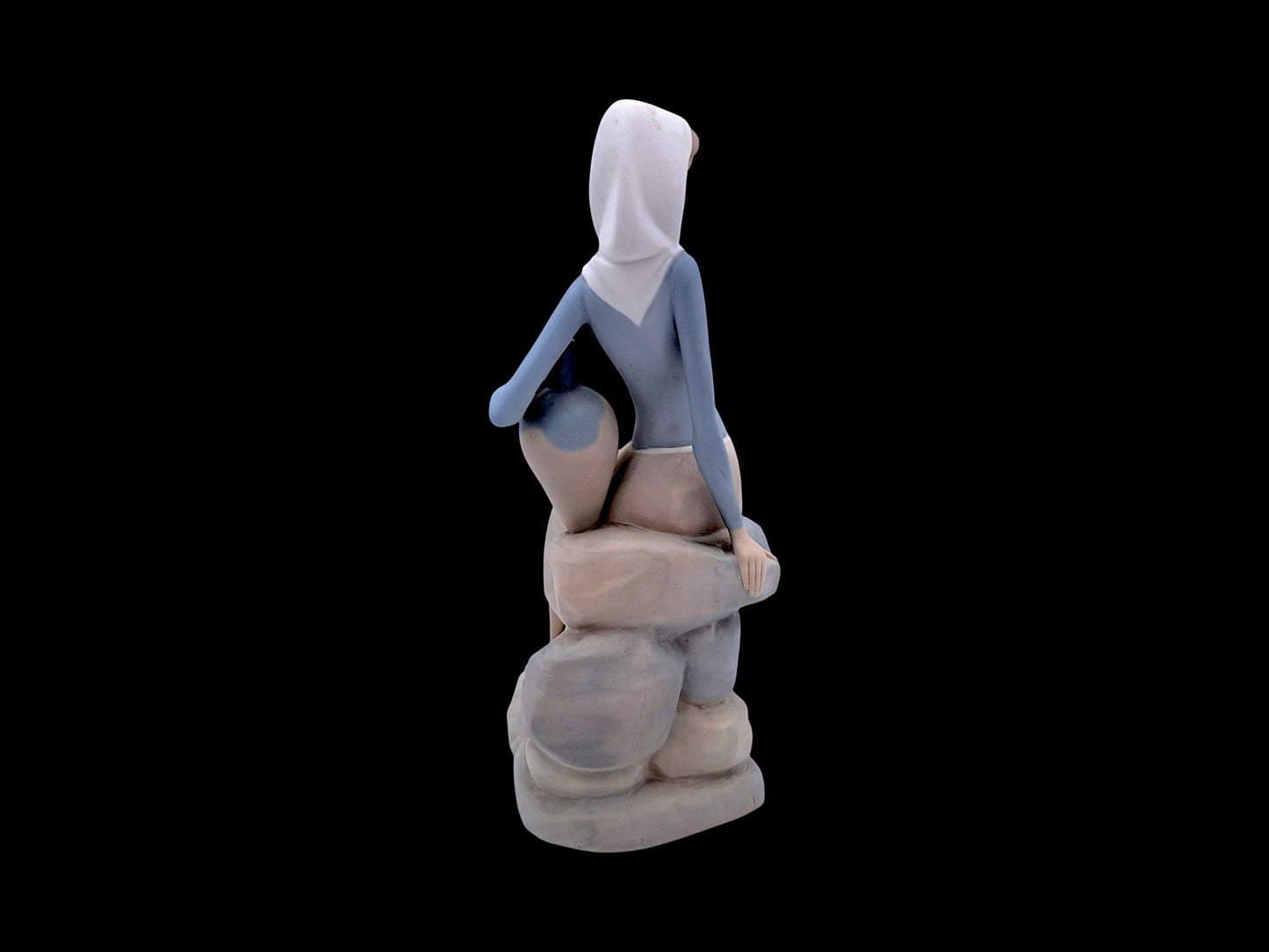 Statuina in Pocellana, Ancella Seduta, Nao, Gruppo Lladrò