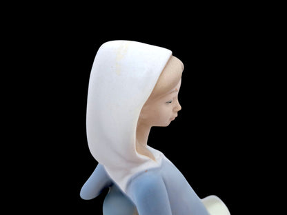 Statuina in Pocellana, Ancella Seduta, Nao, Gruppo Lladrò