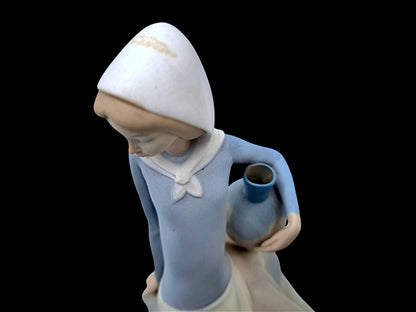 Statuina in Pocellana, Ancella Seduta, Nao, Gruppo Lladrò