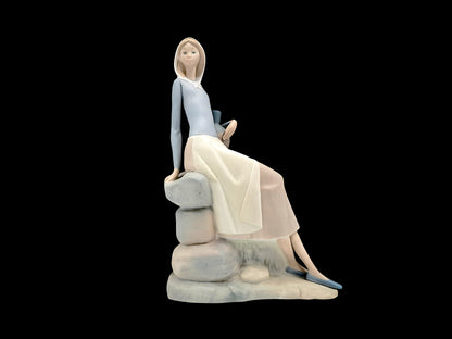 Statuina in Pocellana, Ancella Seduta, Nao, Gruppo Lladrò